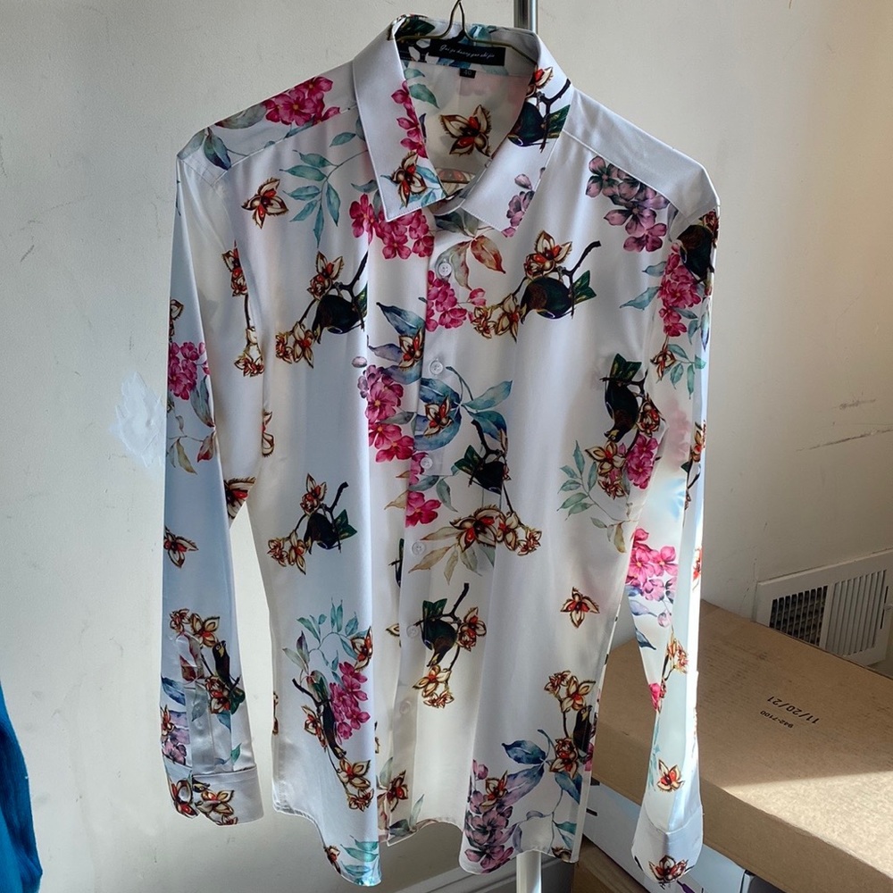 Summery mens floral dress shirt medium, EUC